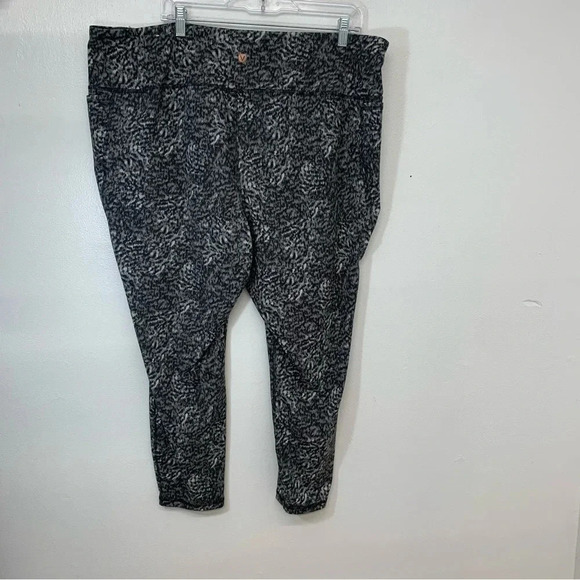 Livi Lane Bryant Pants Activewear   26/28 Pull On Crop  Stretch Pockets  Soft - Picture 5 of 14